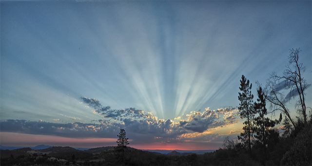 crepuscular_rays.jpg