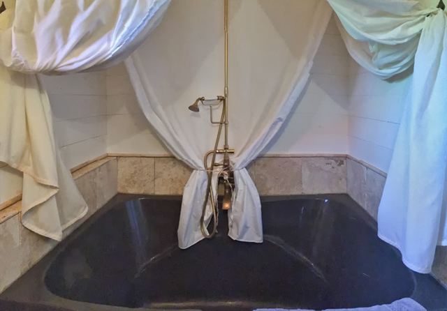 the_soaking_tub_.jpg